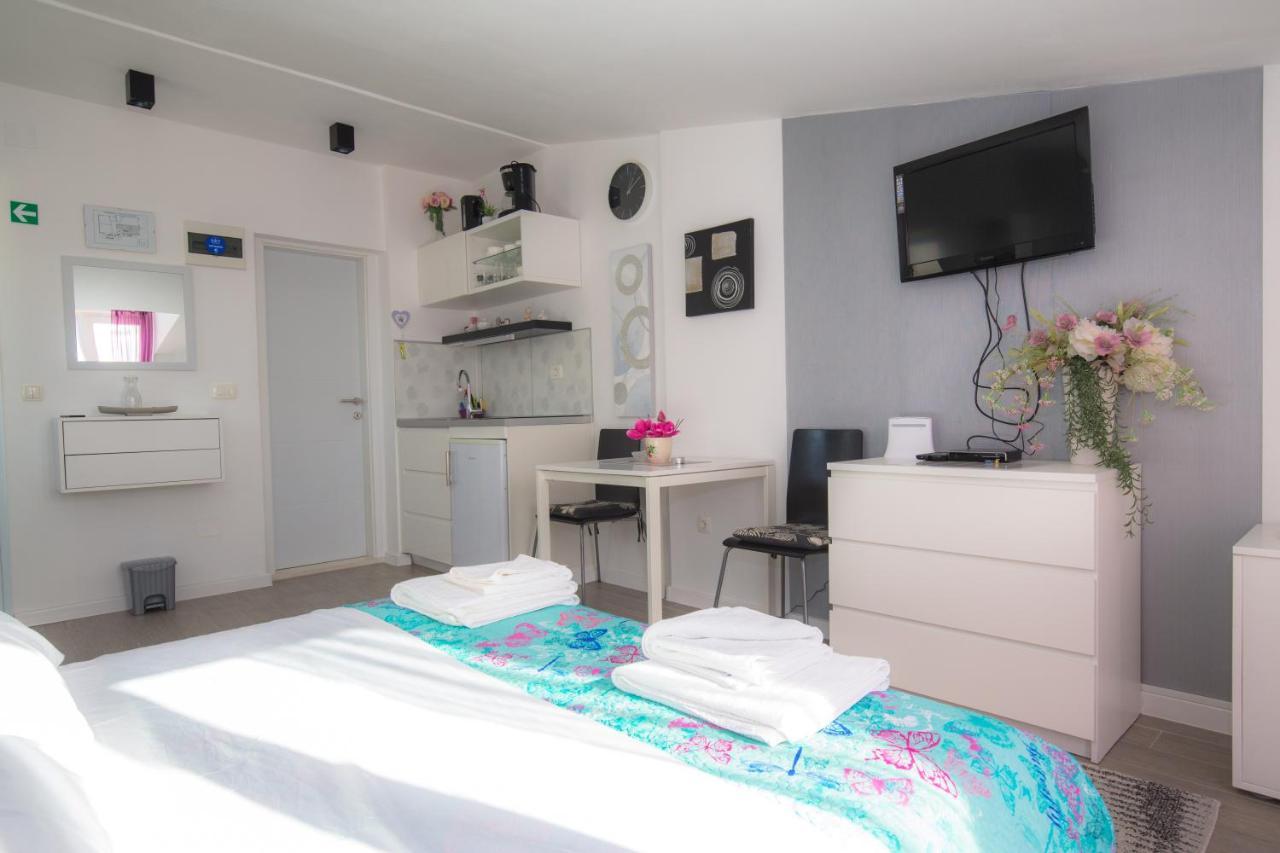 Apartmani Riva Rogoznica  Exterior foto